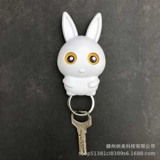 Věšák na klíče - bílý králík